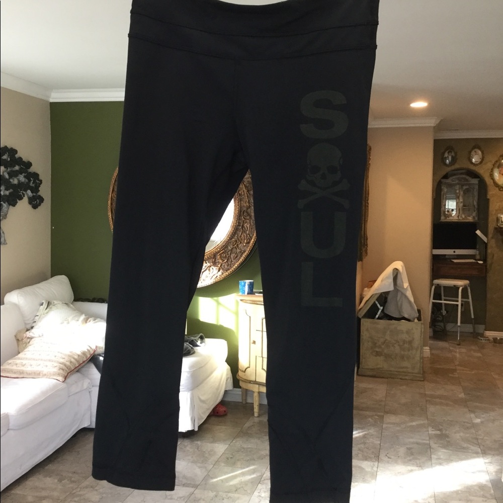 LULULEMON  Capris size 6 good condition